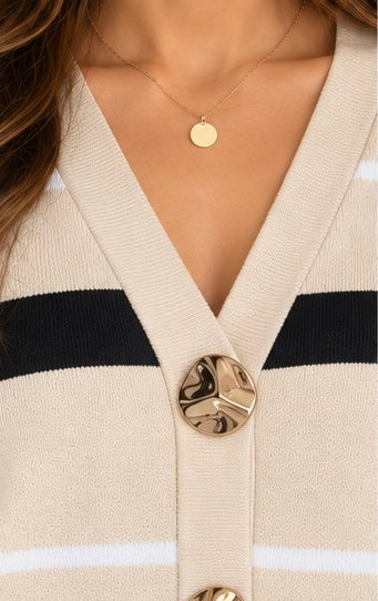 Gilet en maille rayé beige et noir à boutons dorés